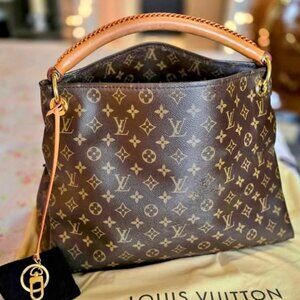 LOUIS VUITTON ARTSY MM MONOGRAM BAG!